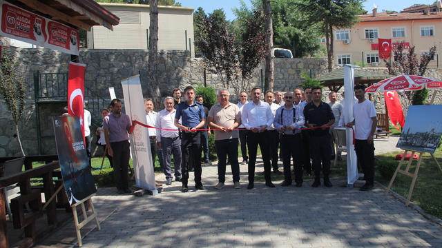 Oğuzlar'da 15 Temmuz resim sergisi açıldı