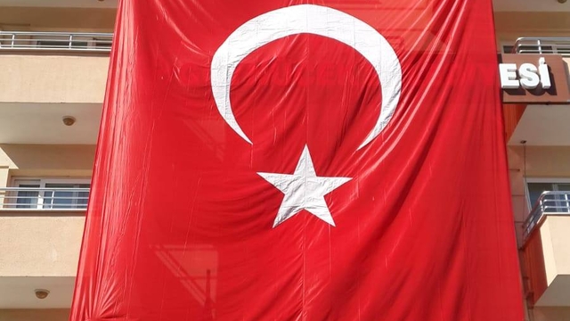 Göynücek'te ev ve iş yerleri 15 Temmuz dolayısıyla Türk bayraklarıyla donatıldı