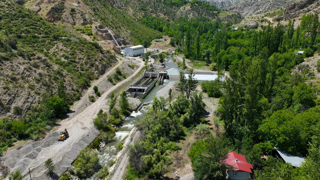 Tatil için geldiği Erzurum'da çaya giren çocuk boğuldu