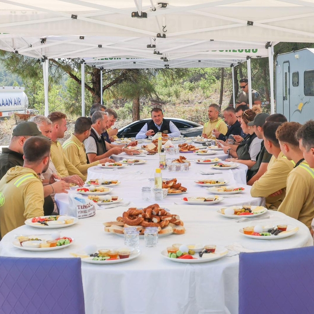 Bilecik Valisi Sözer, orman yangınlarıyla mücadele eden personelle buluştu