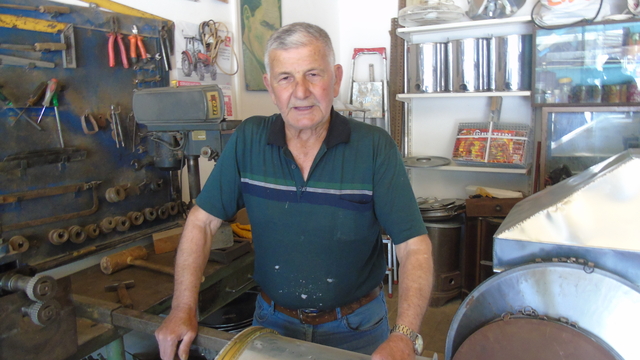 İslahiye'nin son teneke ustası mesleğini ilerleyen yaşına rağmen sürdürüyor