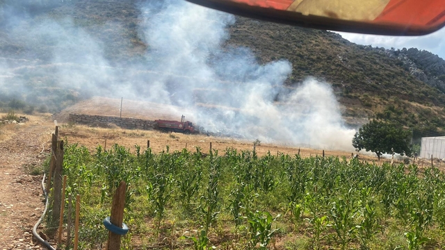 Bozyazı'da zirai alanda çıkan yangın söndürüldü