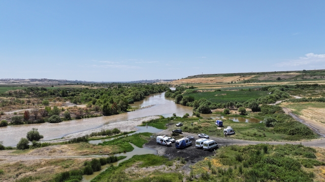 Diyarbakır'da ekipler, kardeşini ve yakınını kurtarmak isterken nehirde kaybolan genci arıyor