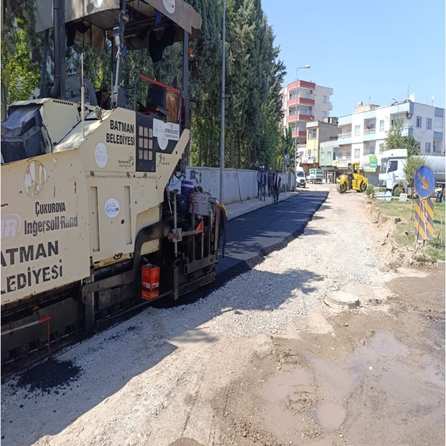 Batman'da asfaltlama çalışması