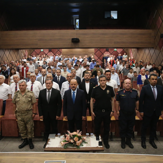 Kastamonu'da "15 Temmuz'un İslami, Milli ve Toplumsal Yansımaları" paneli d...