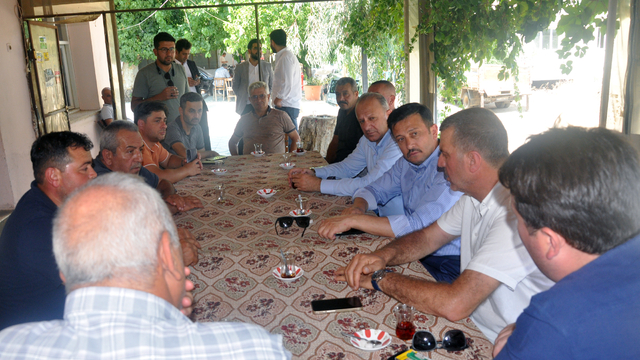 AK Parti'li Dağ, İzmir'de yangın bölgesinde incelemelerde bulundu
