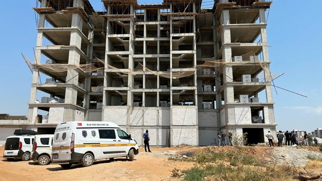 Aydın'da 8'inci kattan düşen inşaat işçisi ağır yaralandı