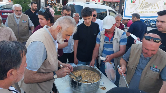 Sorgun'da Muharrem ayı dolayısıyla vatandaşlara aşure ikram edildi