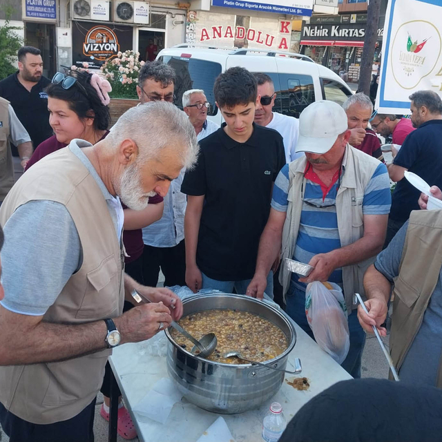 Sorgun'da Muharrem ayı dolayısıyla vatandaşlara aşure ikram edildi