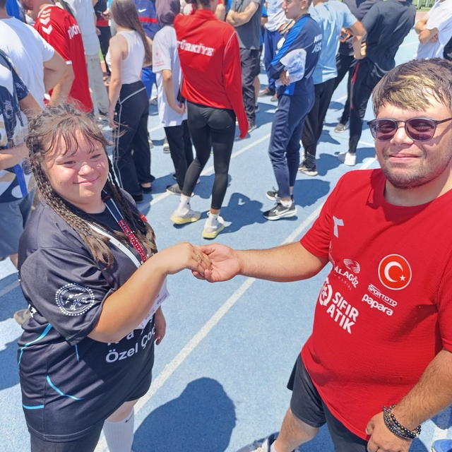 Down sendromlu milli sporcu Ramazan'dan down sendromlu Nisa'ya evlilik tekl...