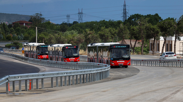 Sakarya'nın ilk metrobüs hattının seferleri başladı