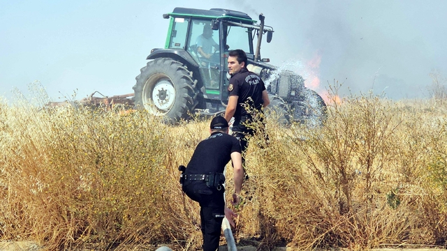 Edirne'de anız yangını; kara yolu kapatıldı (3)