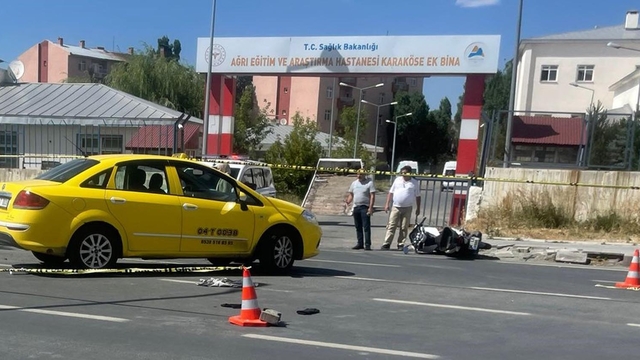 Ticari taksi ile motosiklet çarpıştı: Karı-koca hayatını kaybetti