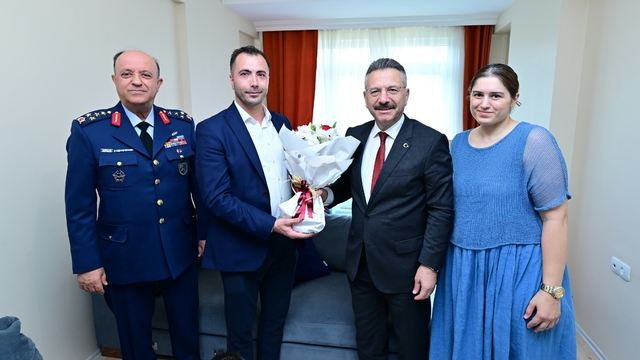 Eskişehir Valisi Aksoy, 15 Temmuz gazilerini ziyaret etti