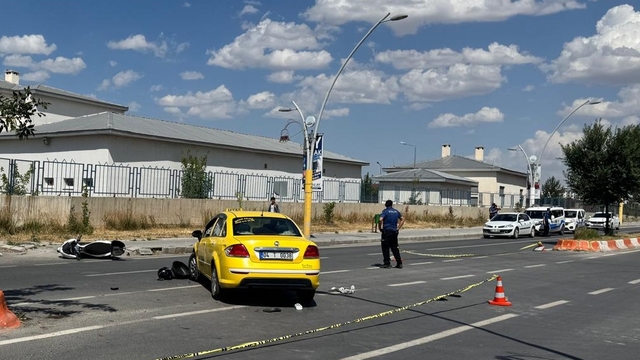 Ağrı'da taksi ile çarpışan motosikletteki karı koca hayatını kaybetti