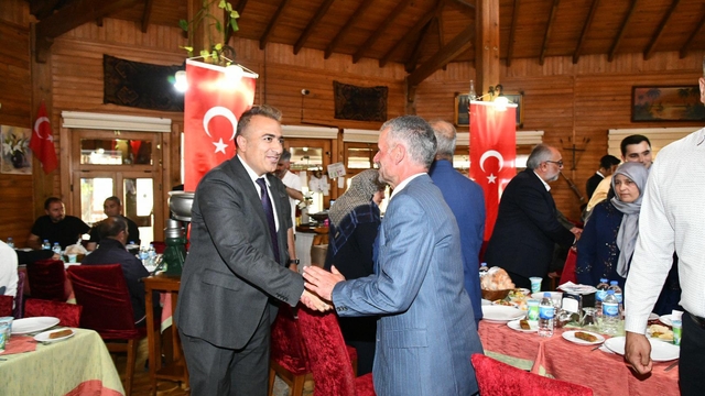 Erzurum ve Ardahan'da 15 Temmuz dolayısıyla gazi ve şehit yakınları onuruna yemek verildi