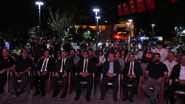 Düzce'de Millet Bahçesi'nde "15/07 Şafak Vakti" film gösterimi yapıldı