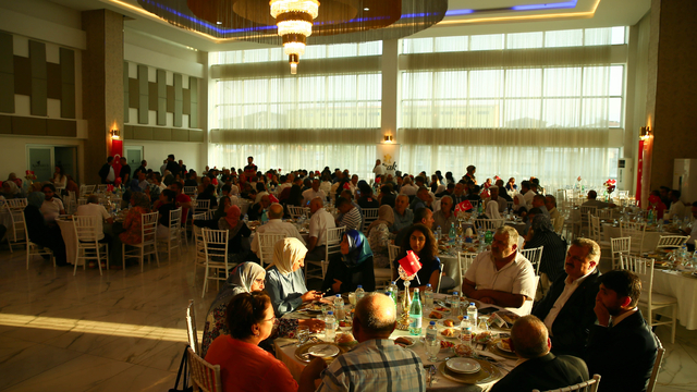 Uşak Valiliğinden şehit yakınları ve gaziler onuruna yemek