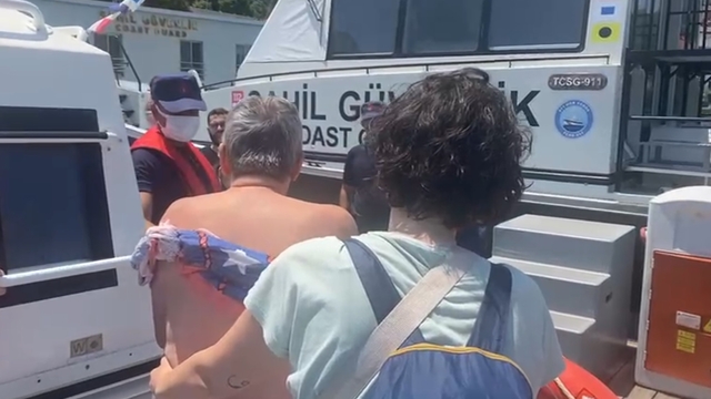 Fethiye açıklarında gezi teknesinde yaralanan kişiye tıbbi tahliye