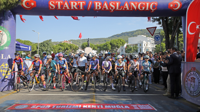 15 Temmuz Şehitlerini Anma Ulusal Bisiklet Yol Yarışı, Muğla'da başladı