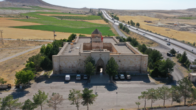 Kapadokya'da tarih ve tasavvuf 8 asırlık kervansarayda buluşuyor