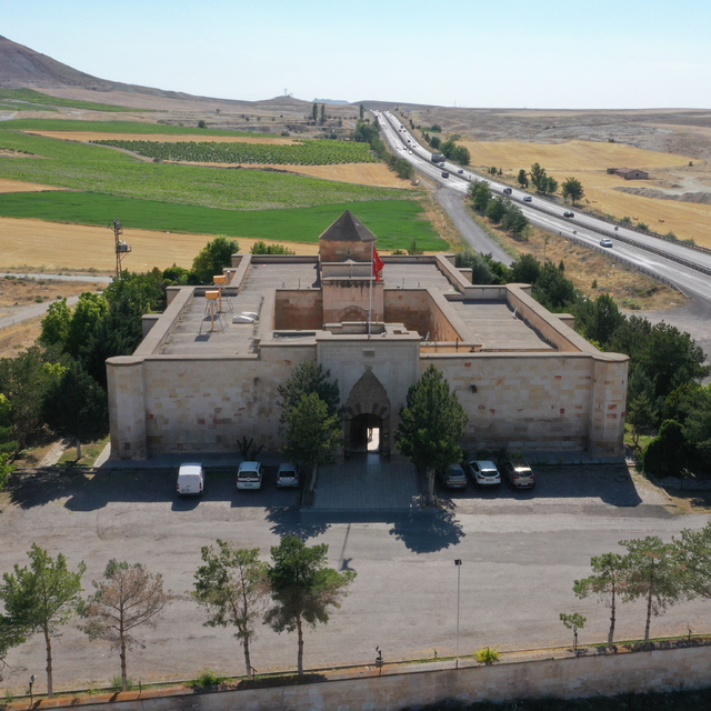 Kapadokya'da tarih ve tasavvuf 8 asırlık kervansarayda buluşuyor