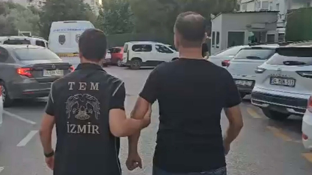 İzmir merkezli 60 ilde FETÖ operasyonu: 241 gözaltı (3)