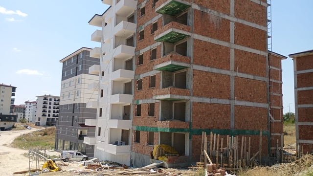 Edirne'de asansör boşluğuna düşen kişi öldü