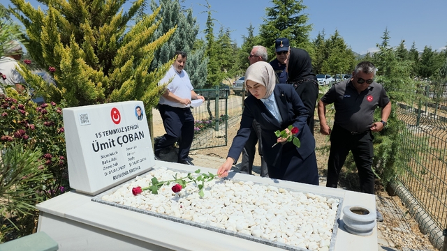 15 Temmuz şehidi Ümit Çoban, Amasya'daki kabri başında anıldı