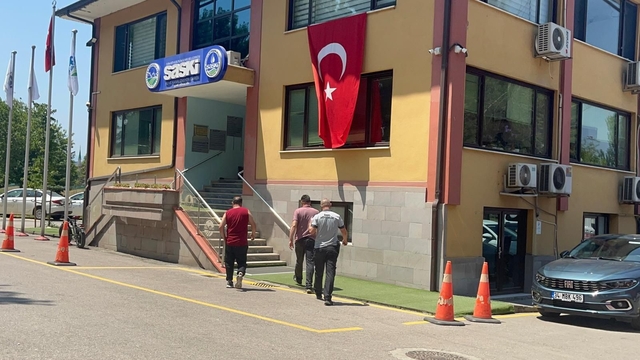 'Kendimi yakacağım' dedi, ekipleri görünce benzini motosikletine doldurdu