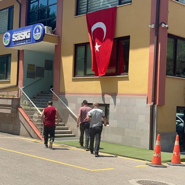 'Kendimi yakacağım' dedi, ekipleri görünce benzini motosikletine doldurdu