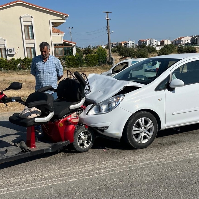Edirne'de otomobilin çarptığı elektrikli bisikletteki 1 kişi öldü, 1 kişi y...