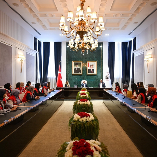 Kırklareli Valisi Turan, gençlerle bir araya geldi