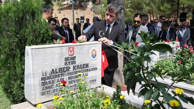 Amasya'da 15 Temmuz kapsamında şehitlik ziyaret edildi