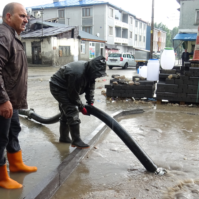 Kars Sarıkamış'ta dolu ve sağanak etkili oldu