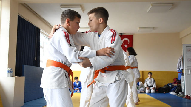 Düzce'nin 19 bin nüfuslu ilçesi bireysel branşlarda başarılı sporcular yetiştiriyor