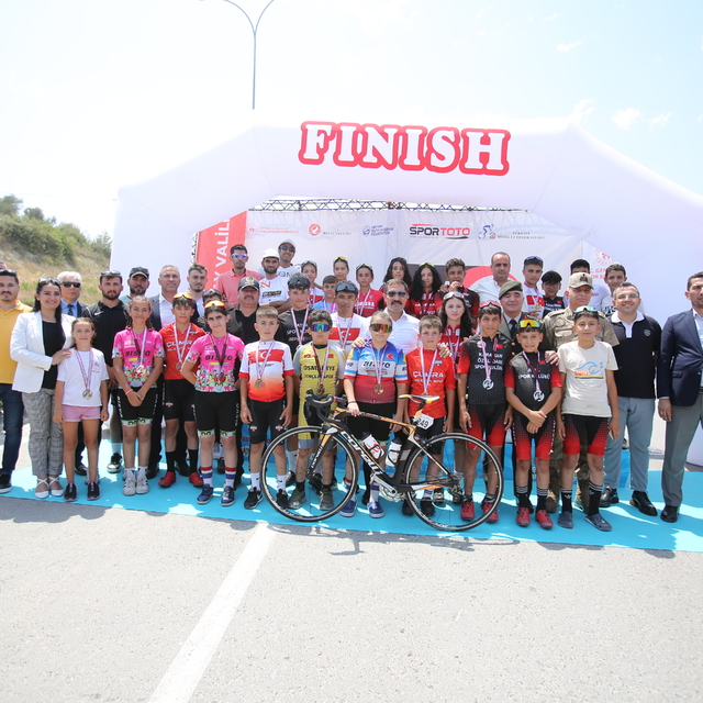 Hatay'da "15 Temmuz Şehitleri Anma Bisiklet Yol Yarışı" düzenlendi