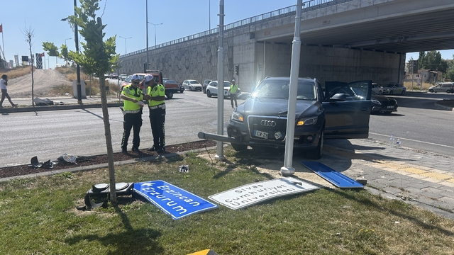 Sivas'ta cip ile otomobil çarpıştı: 4 yaralı