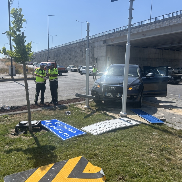 Sivas'ta cip ile otomobil çarpıştı: 4 yaralı