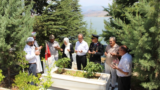 Ağın'da 15 Temmuz şehidi kabri başında anıldı