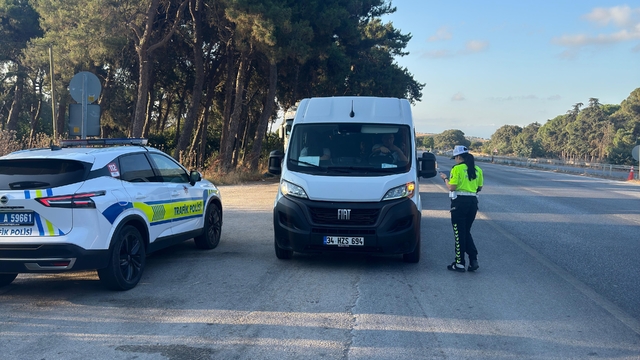 Karacabey'de yapılan servis denetimleri kapsamında 20 araca işlem yapıldı