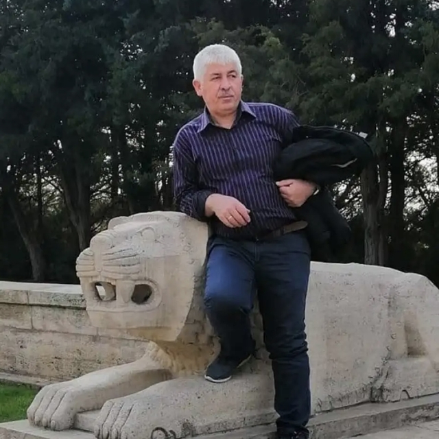 Kestiği ağacın altında kalıp öldü