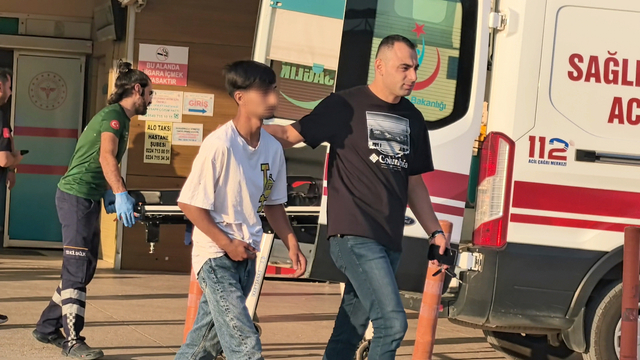 Sokak düğününde kurusıkı tabancadan açılan ateşle yaralandı