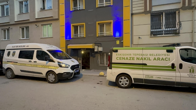 Apartman merdivenlerinde ölü bulundu