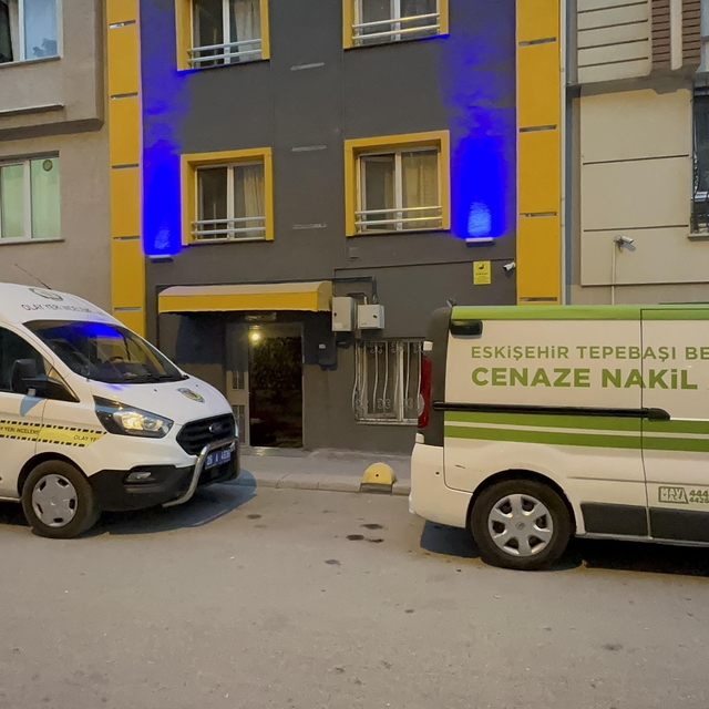 Apartman merdivenlerinde ölü bulundu