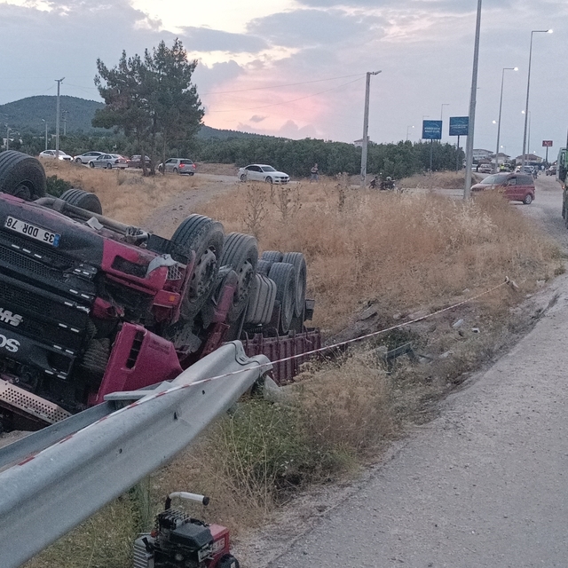 Burdur'da şarampole devrilen kamyonetin sürücüsü öldü
