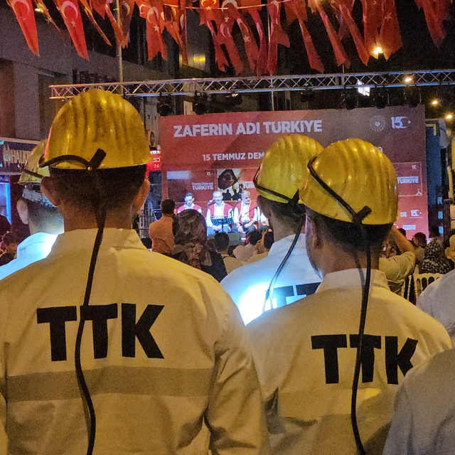 Madencilerden 'demokrasi nöbeti'