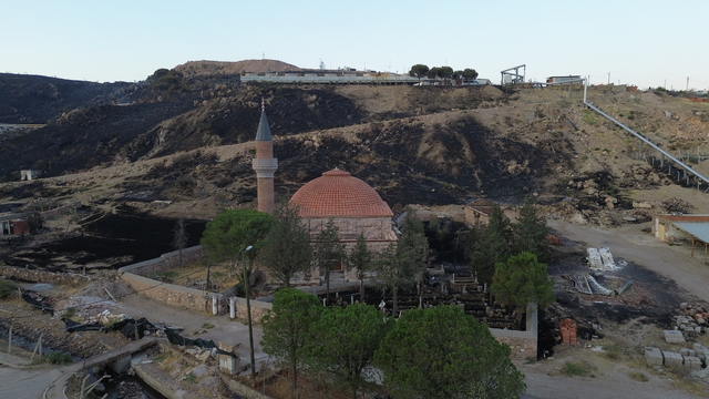 Çanakkale Ayvacık'ta çıkan orman yangınını kontrol altına alma çalışmaları sürüyor