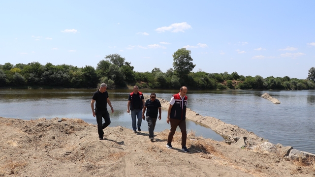 Edirne Tarım ve Orman Müdürü Bayazıt, Meriç Nehri'nde incelemede bulundu