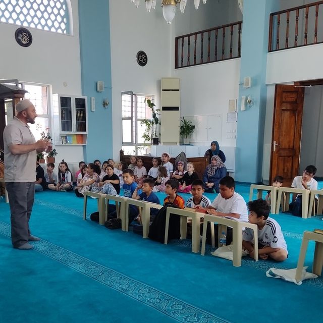 Gümüşhacıköy'de yaz Kur'an kursu öğrencilerine "Bağımlılıkla mücadele" semi...